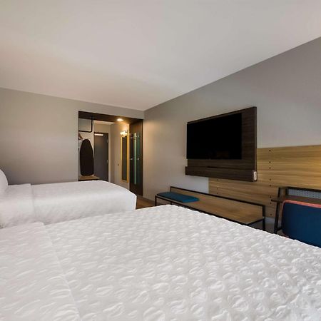 Tru By Hilton Novi Detroit Hotel Bagian luar foto