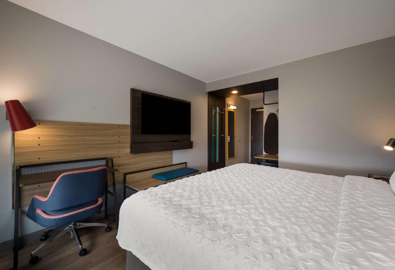 Tru By Hilton Novi Detroit Hotel Bagian luar foto